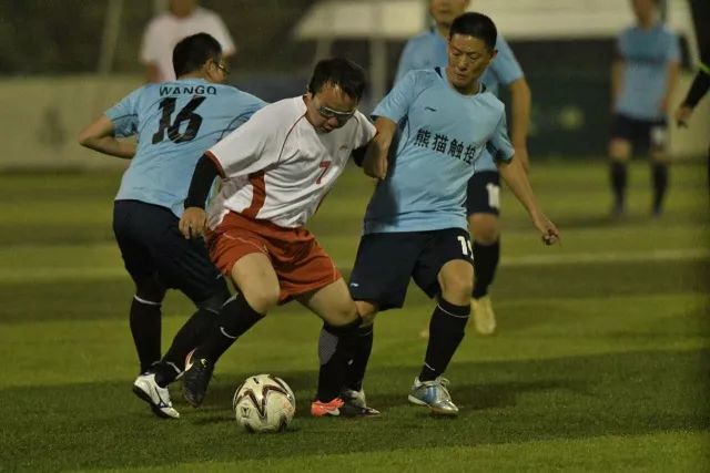 阿莫林执教曼联第一周 展现出非凡的魅力和自信